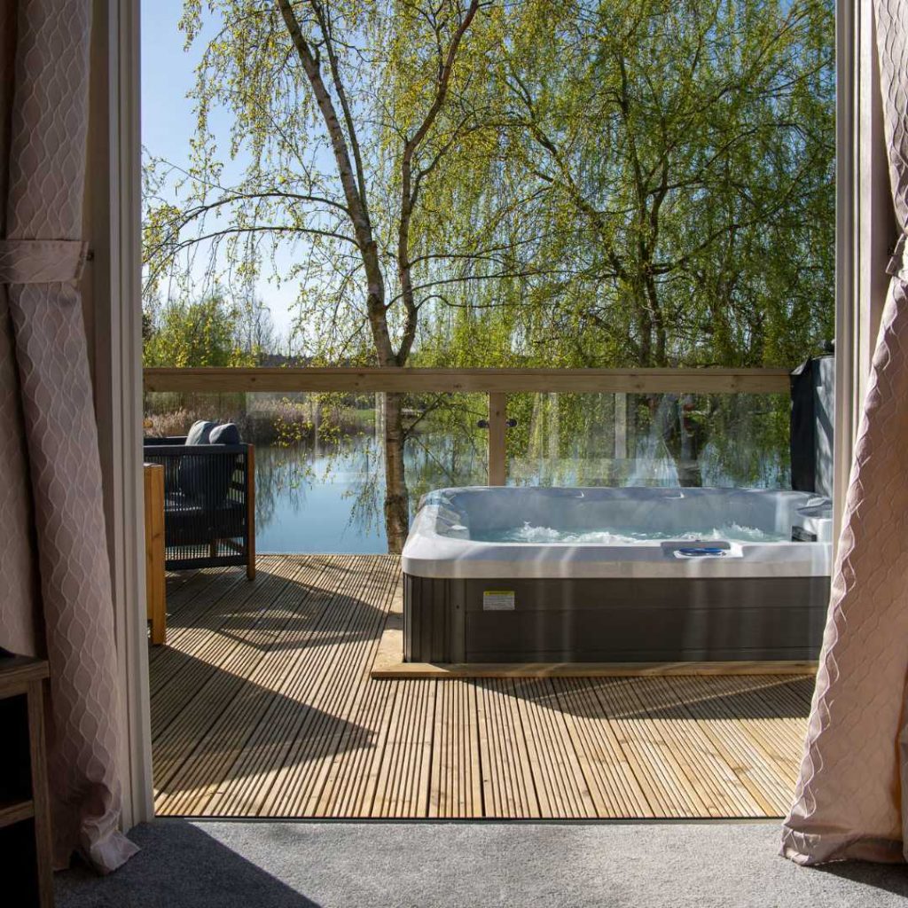 7 Reasons to Choose a Fishing Lodge with a Hot Tub Getaway